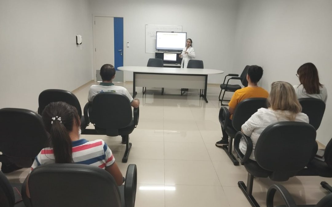 Policlínica de Quirinópolis treina equipe da Comissão Ergonômica